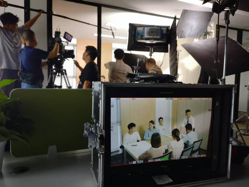 清水河县TVC拍摄公司：科技产品视觉化大师，诠释未来感与功能美学